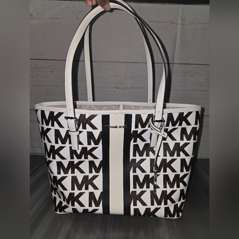 Michael Kors NWT Jet Set Travel Tote Sig. Logo Pattern MK
